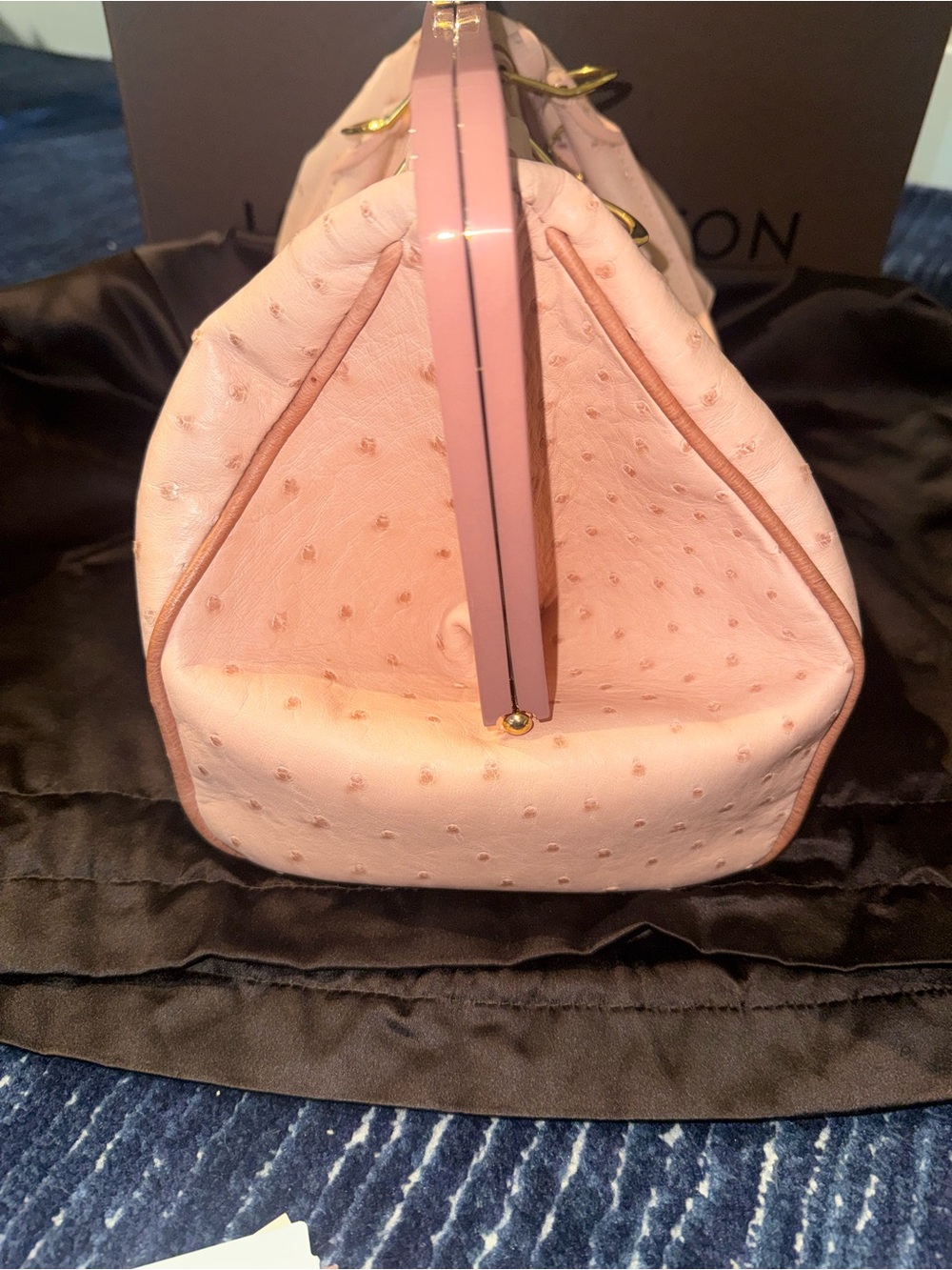 Louis Vuitton Pink Speedy Ostrich-Textured Top Handle Bag. Incredibly rare. - Picture 15 of 15
